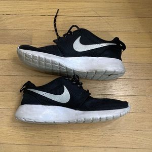Black Nike Sneakers SIZE 8